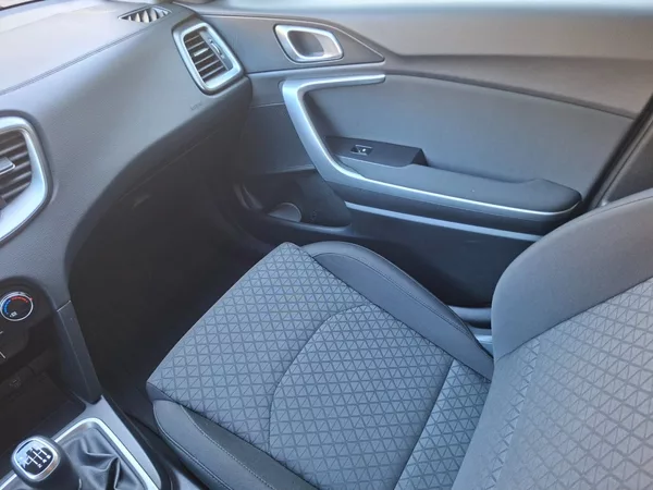 Kia Ceed 1.5T-GDI 118kW -1.MAJITEL - foto 14