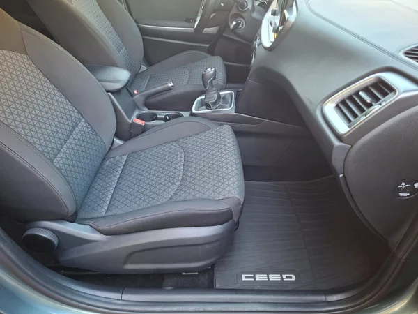 Kia Ceed 1.5T-GDI 118kW -1.MAJITEL - foto 22