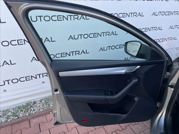 Škoda Octavia 1,2 TSI 81kw 111t.km 1.majitel - foto 18