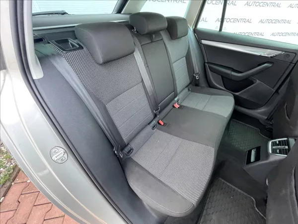 Škoda Octavia 1,2 TSI 81kw 111t.km 1.majitel - foto 20