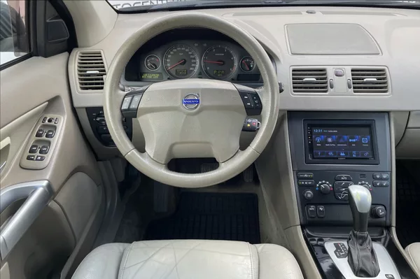 Volvo XC90 2,4 D,136kW,4x4,aut. - foto 12
