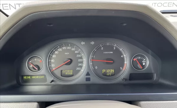 Volvo XC90 2,4 D,136kW,4x4,aut. - foto 13