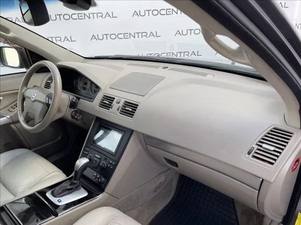 Volvo XC90 2,4 D,136kW,4x4,aut. - foto 17