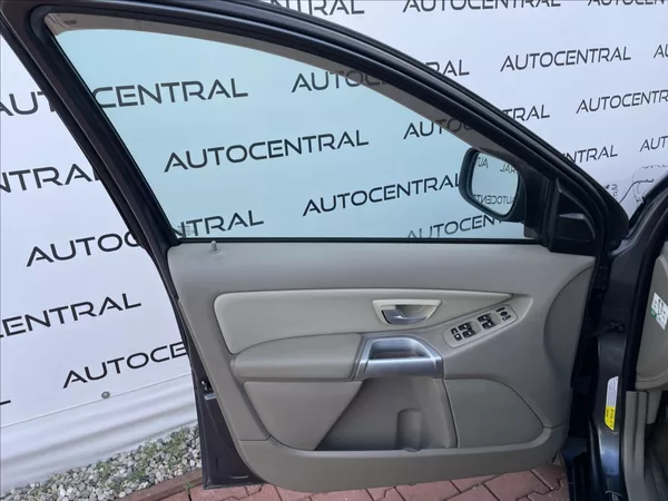 Volvo XC90 2,4 D,136kW,4x4,aut. - foto 20