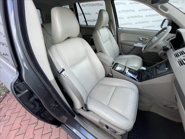 Volvo XC90 2,4 D,136kW,4x4,aut. - foto 21