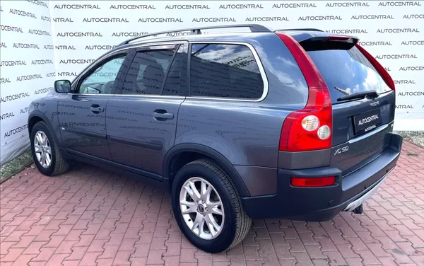 Volvo XC90 2,4 D,136kW,4x4,aut. - foto 6