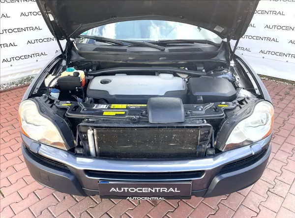 Volvo XC90 2,4 D,136kW,4x4,aut. - foto 8