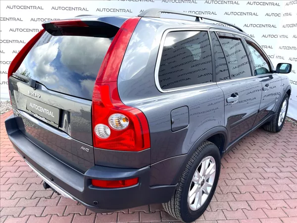 Volvo XC90 2,4 D,136kW,4x4,aut. - foto 9