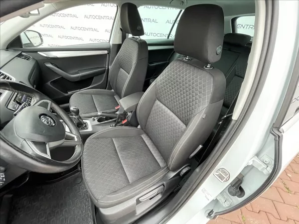 Škoda Octavia 1,2 TSI Edition 81kw 113t.km s - foto 11