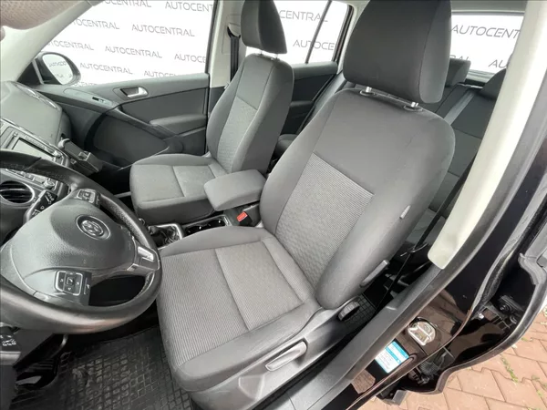 Volkswagen Tiguan 1,4 TSi,90kW,serv.kniha - foto 11