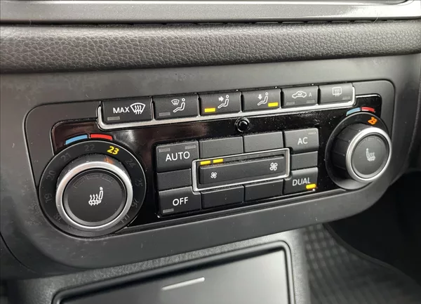 Volkswagen Tiguan 1,4 TSi,90kW,serv.kniha - foto 16