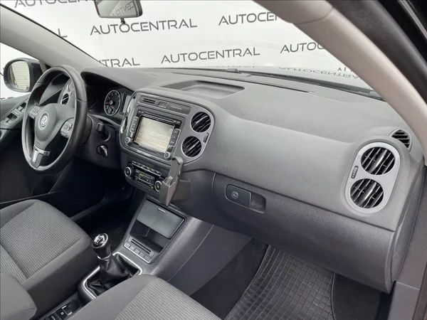 Volkswagen Tiguan 1,4 TSi,90kW,serv.kniha - foto 18