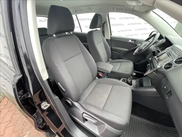 Volkswagen Tiguan 1,4 TSi,90kW,serv.kniha - foto 20