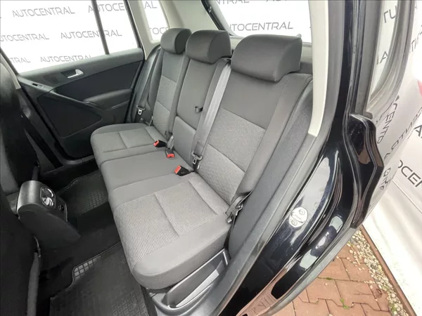 Volkswagen Tiguan 1,4 TSi,90kW,serv.kniha - foto 22