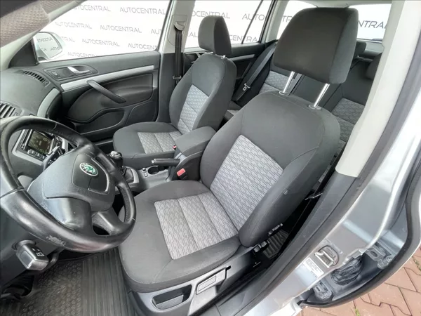 Škoda Octavia 1,4 Tsi Family 90kw , Navi , s - foto 11