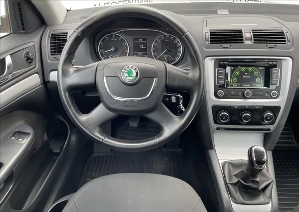 Škoda Octavia 1,4 Tsi Family 90kw , Navi , s - foto 12