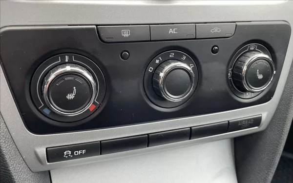 Škoda Octavia 1,4 Tsi Family 90kw , Navi , s - foto 16