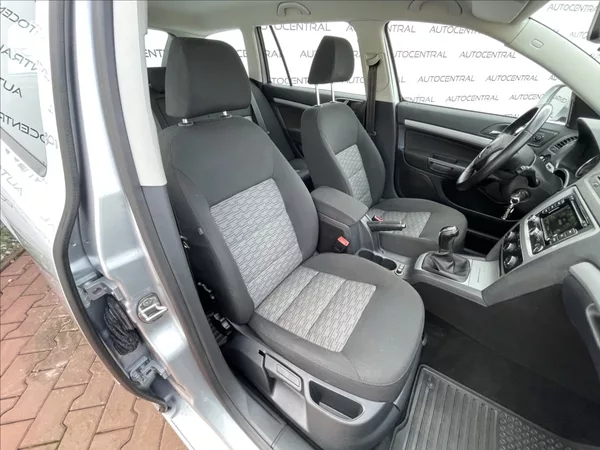 Škoda Octavia 1,4 Tsi Family 90kw , Navi , s - foto 20