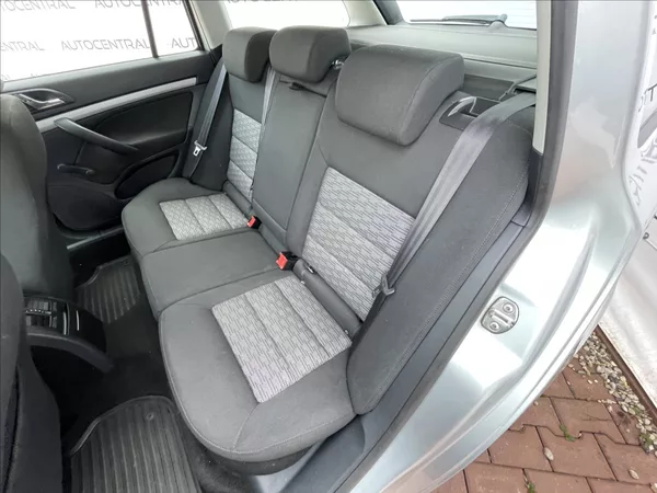 Škoda Octavia 1,4 Tsi Family 90kw , Navi , s - foto 22