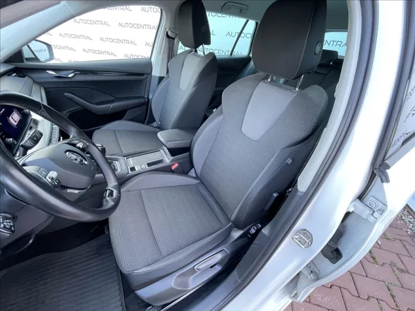 Škoda Octavia 2,0 TDi,85kW,1.maj.,ČR - foto 11