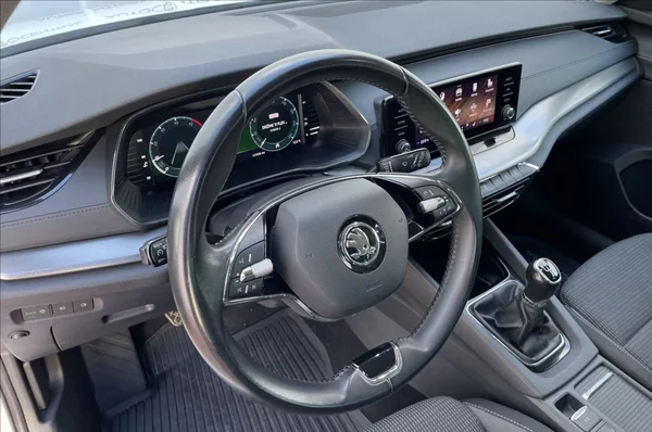 Škoda Octavia 2,0 TDi,85kW,1.maj.,ČR - foto 12