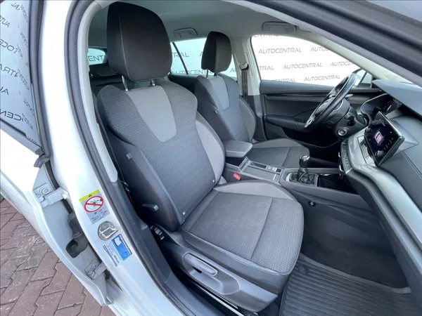 Škoda Octavia 2,0 TDi,85kW,1.maj.,ČR - foto 23
