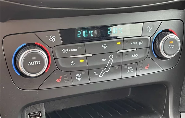 Ford Focus 1,0 i,92kW,ČR,DPH - foto 16