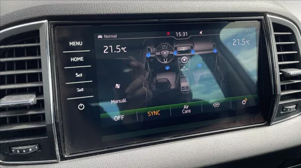 Škoda Karoq 2,0 TDi,110kW,STYLE.,4x4,DSG - foto 17