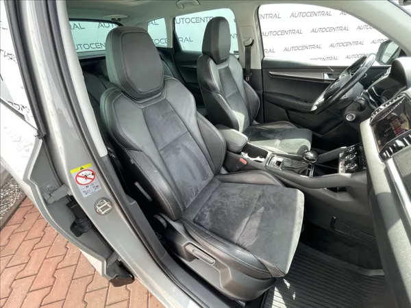 Škoda Karoq 2,0 TDi,110kW,STYLE.,4x4,DSG - foto 30