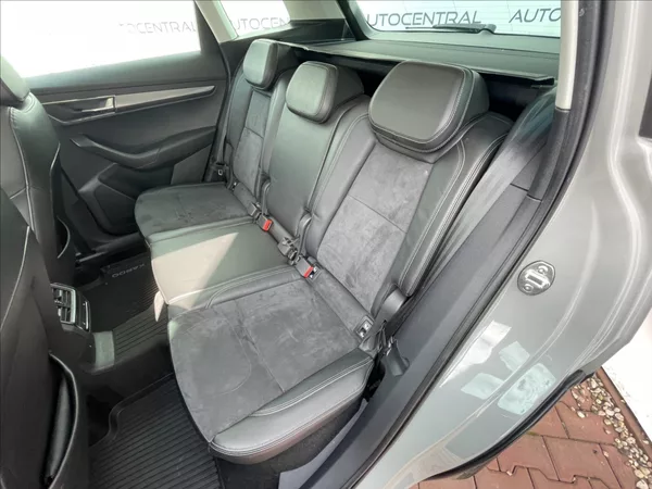 Škoda Karoq 2,0 TDi,110kW,STYLE.,4x4,DSG - foto 32