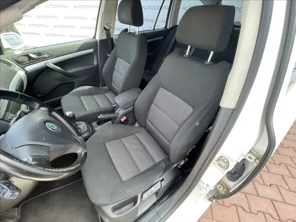 Škoda Octavia 1,8 TSi,118kW,RS paket - foto 10
