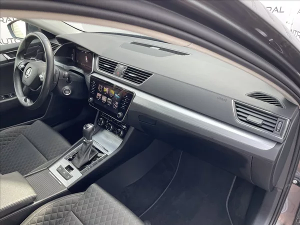 Škoda Superb 2,0 TDI DSG 110kw zachovalé,se - foto 21