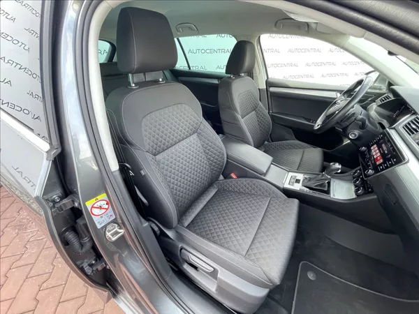 Škoda Superb 2,0 TDI DSG 110kw zachovalé,se - foto 23