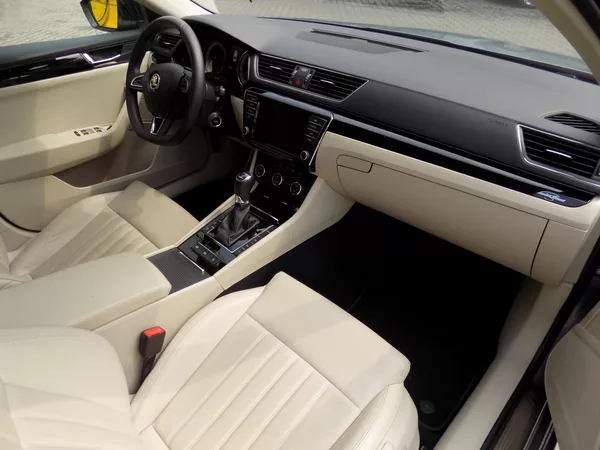 Škoda Superb 2.0 TSi L&K Webasto - foto 10