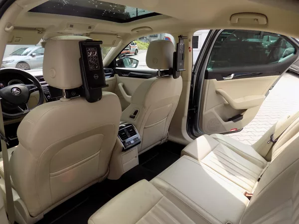 Škoda Superb 2.0 TSi L&K Webasto - foto 12