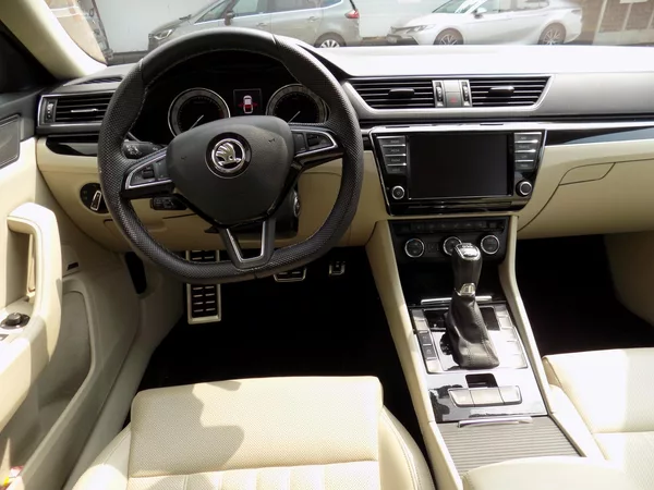 Škoda Superb 2.0 TSi L&K Webasto - foto 13