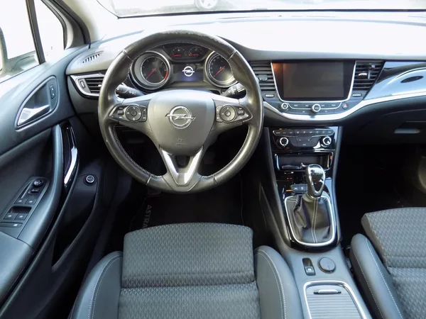 Opel Astra 1.6 CDTi - foto 11