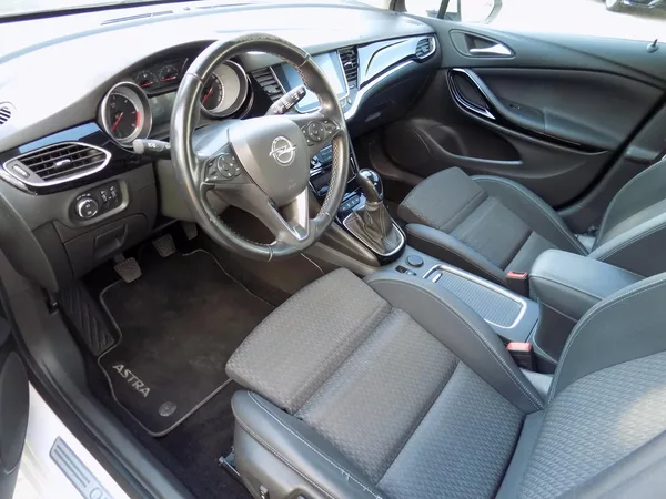 Opel Astra 1.6 CDTi - foto 9