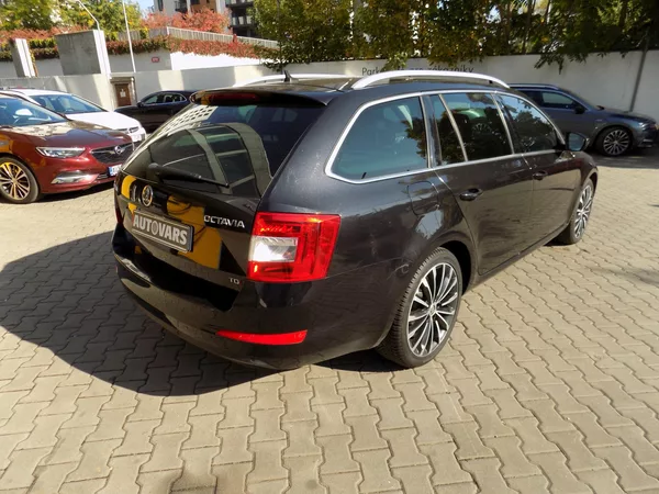 Škoda Octavia 2.0 TDi DSG - foto 7