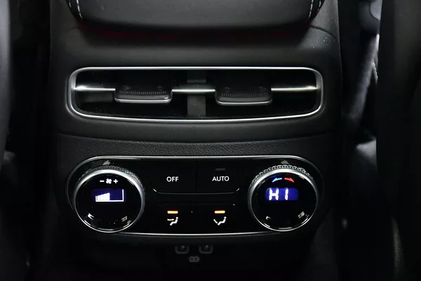 Genesis GV70 2.5T AWD AT8 LUXURY LINE - foto 25