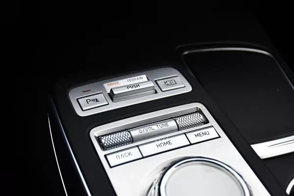 Genesis GV70 2.5T AWD AT8 LUXURY LINE - foto 35