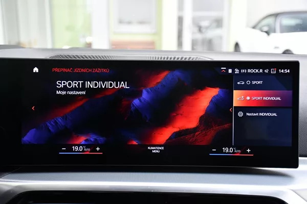 BMW Řada 3 320D xDrive M-SPORT ČR 1.M - foto 36
