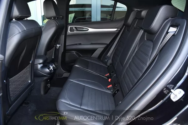 Alfa Romeo Stelvio 2.2D 16V 154kW Veloce AT8-Q4 - foto 13
