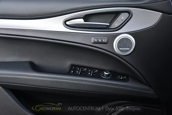 Alfa Romeo Stelvio 2.2D 16V 154kW Veloce AT8-Q4 - foto 26