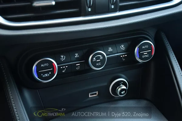 Alfa Romeo Stelvio 2.2D 16V 154kW Veloce AT8-Q4 - foto 33