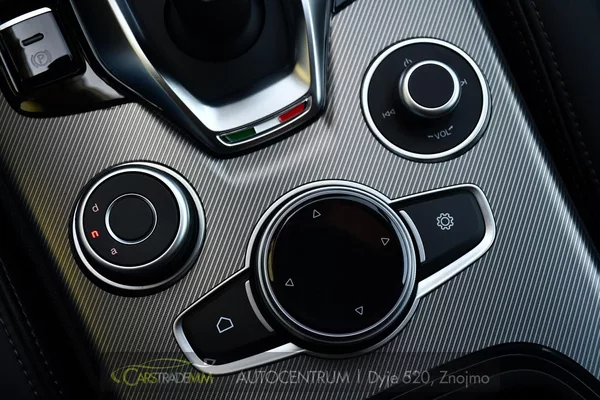 Alfa Romeo Stelvio 2.2D 16V 154kW Veloce AT8-Q4 - foto 35