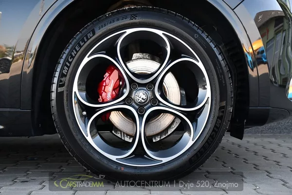 Alfa Romeo Stelvio 2.2D 16V 154kW Veloce AT8-Q4 - foto 47