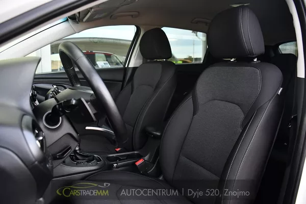 Hyundai i30 1,6CRDi STYLE AUTOMAT - foto 11