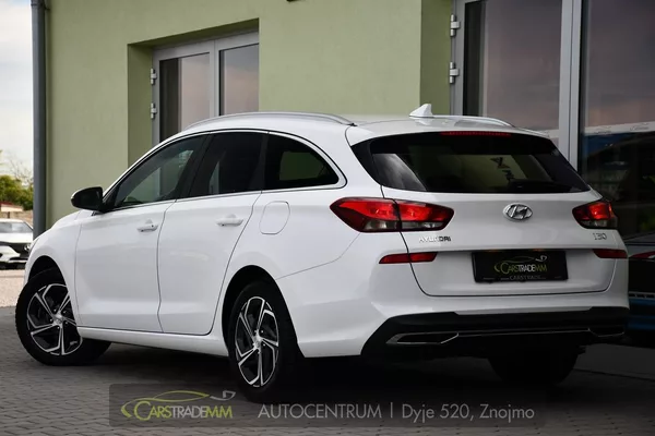 Hyundai i30 1,6CRDi STYLE AUTOMAT - foto 3