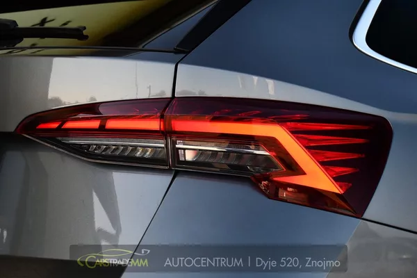 Škoda Octavia 2.0TDi Top Selection DSG ACC - foto 55